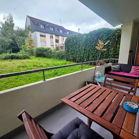 Design-wohnung Im Zentrum Mit Balkon Und Parkplatz Διαμέρισμα *