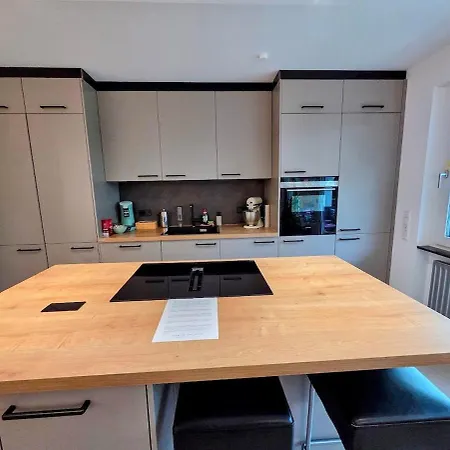 Διαμέρισμα Design-wohnung Im Zentrum Mit Balkon Und Parkplatz