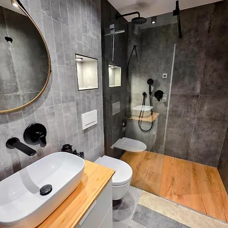 Design-wohnung Im Zentrum Mit Balkon Und Parkplatz Διαμέρισμα *