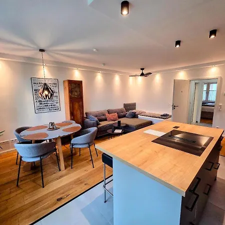 Διαμέρισμα Design-wohnung Im Zentrum Mit Balkon Und Parkplatz *
