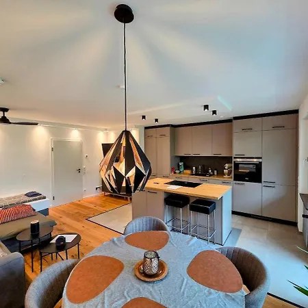 Design-wohnung Im Zentrum Mit Balkon Und Parkplatz