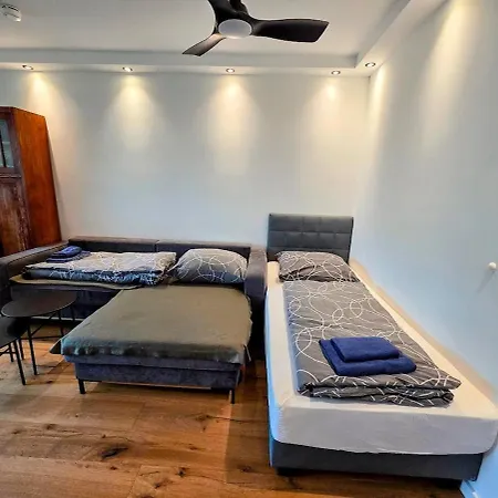 Design-wohnung Im Zentrum Mit Balkon Und Parkplatz Διαμέρισμα *