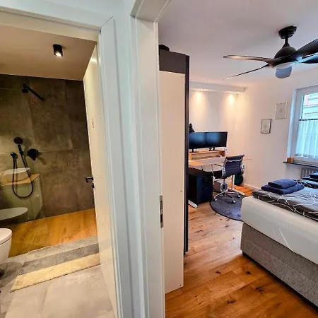 Design-wohnung Im Zentrum Mit Balkon Und Parkplatz Διαμέρισμα *